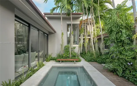 6840 Sunrise Place Coral Gables FL 33133