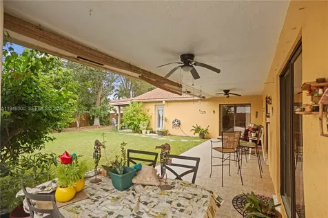 15824 Cotswold Court Davie FL 33331