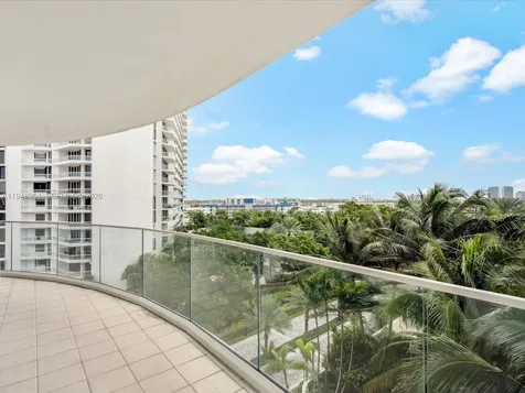 2800 Island Boulevard Aventura FL 33160