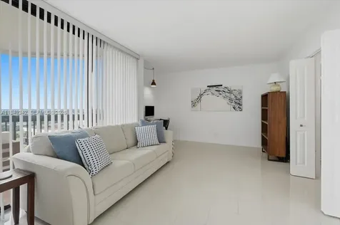 2425 Presidential Way West Palm Beach FL 33401
