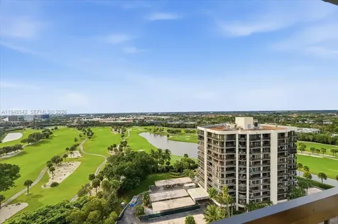 2425 Presidential Way West Palm Beach FL 33401