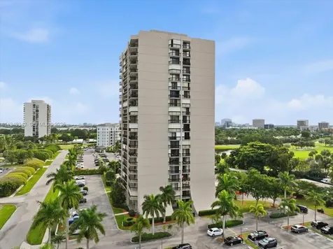 2425 Presidential Way West Palm Beach FL 33401