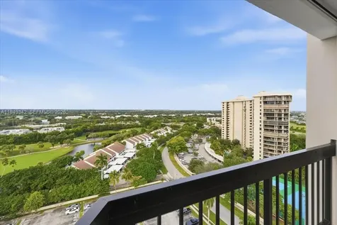 2425 Presidential Way West Palm Beach FL 33401