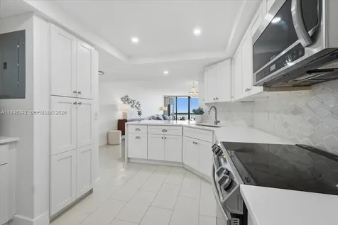 2425 Presidential Way West Palm Beach FL 33401