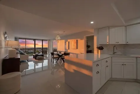2425 Presidential Way West Palm Beach FL 33401