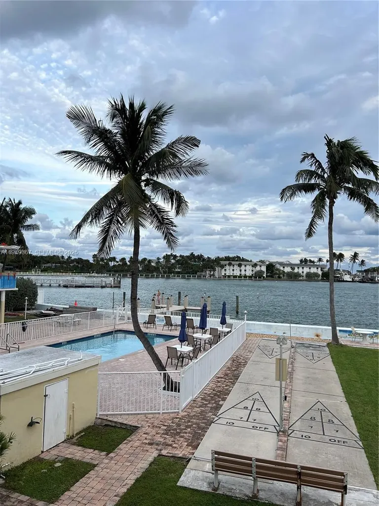 2508 Bay Drive Pompano Beach FL 33062