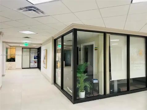 2555 Collins Avenue Miami Beach FL 33140