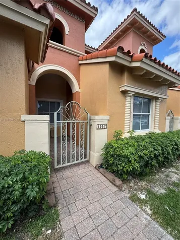 4957 Tradewinds Terrace Dania Beach FL 33312