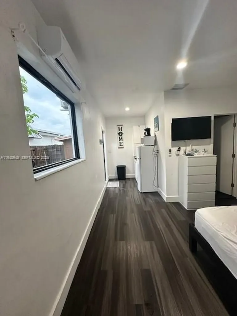2827 Mckinley Street Hollywood FL 33020