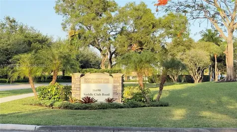 410 Lakeview Drive Weston FL 33326