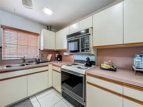 2205 NE 123rd Street North Miami FL 33181