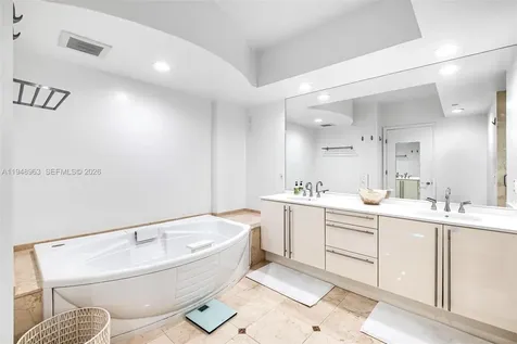1000 S Pointe Drive Miami Beach FL 33139