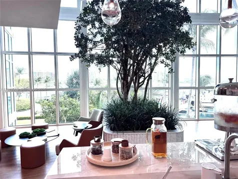 1000 S Pointe Drive Miami Beach FL 33139