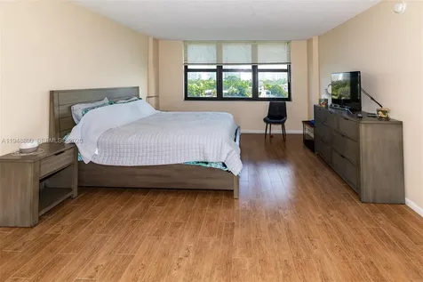 10101 E Bay Harbor Drive Bay Harbor Islands FL 33154