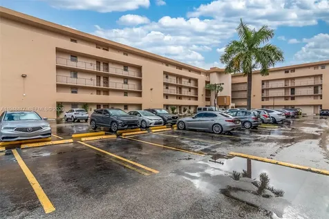 8895 Fontainebleau Boulevard Miami FL 33172