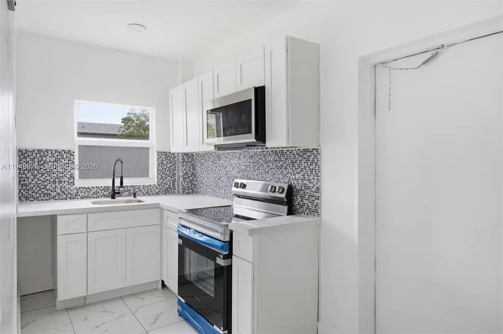 2280 SW 43rd Avenue Fort Lauderdale FL 33317