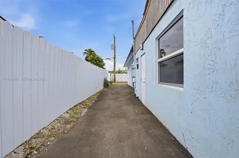 2280 SW 43rd Avenue Fort Lauderdale FL 33317