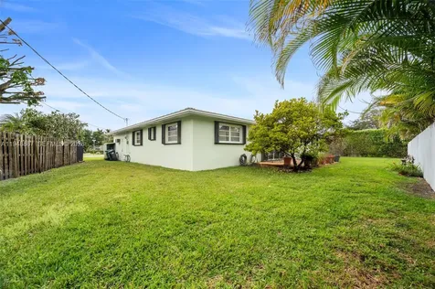 8525 SW 100th Avenue Miami FL 33173
