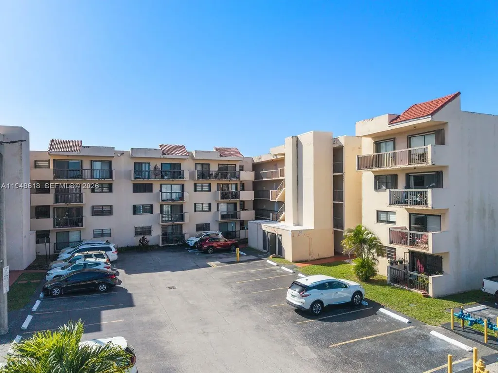 995 SW 84th Avenue Miami FL 33144