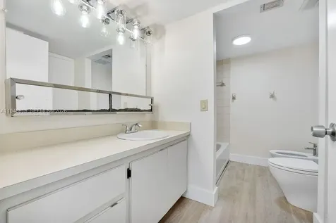 995 SW 84th Avenue Miami FL 33144