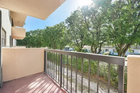 995 SW 84th Avenue Miami FL 33144