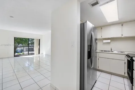 995 SW 84th Avenue Miami FL 33144