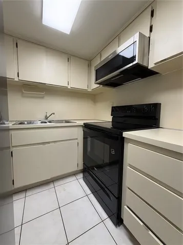 995 SW 84th Avenue Miami FL 33144