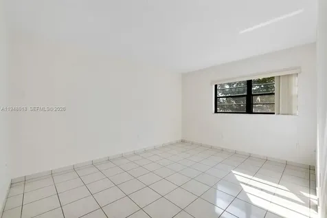 995 SW 84th Avenue Miami FL 33144