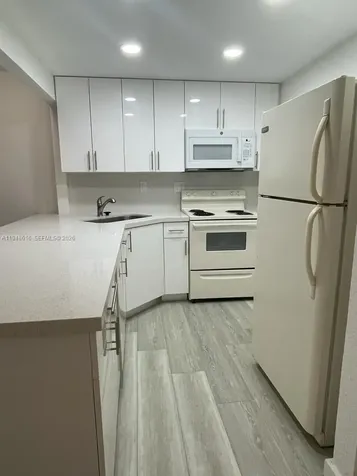 4550 NW 9th Street Miami FL 33126