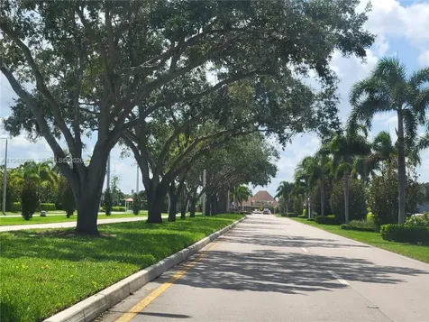 196 E Mansfield E Boca Raton FL 33434