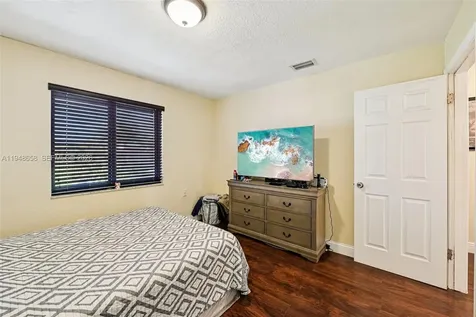 10365 SW 11th Terrace Miami FL 33174