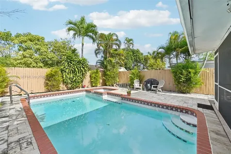 10365 SW 11th Terrace Miami FL 33174