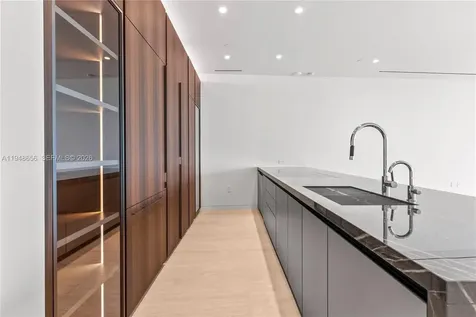 5 Grove Isle Miami FL 33133