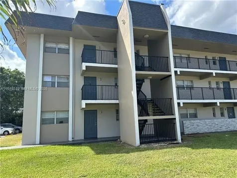 8040 N Colony Circle N Tamarac FL 33321