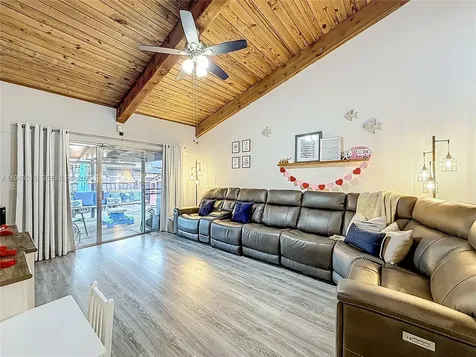 10340 Laurel Court Pembroke Pines FL 33026