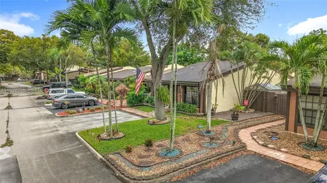 10340 Laurel Court Pembroke Pines FL 33026