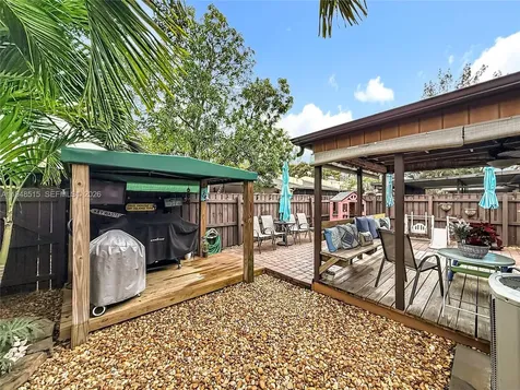 10340 Laurel Court Pembroke Pines FL 33026
