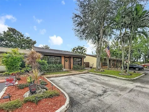 10340 Laurel Court Pembroke Pines FL 33026