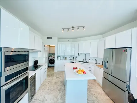 300 S Pointe Drive Miami Beach FL 33139