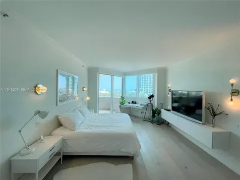 300 S Pointe Drive Miami Beach FL 33139