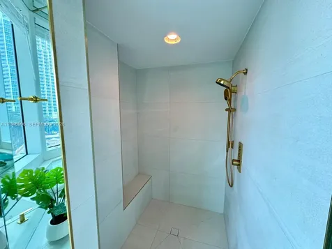 300 S Pointe Drive Miami Beach FL 33139
