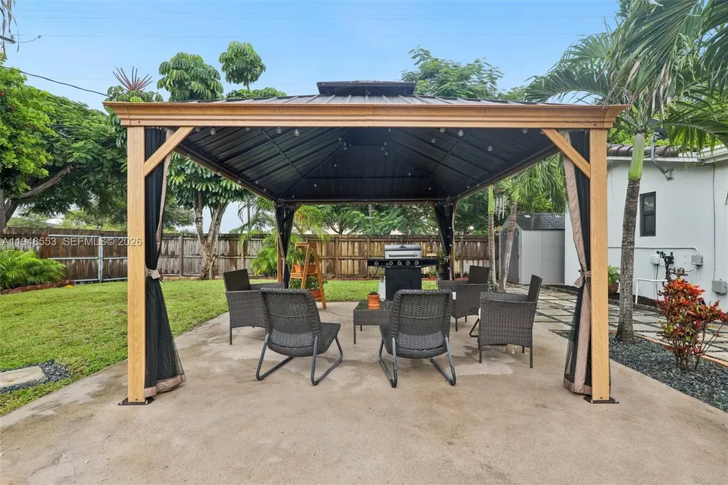 5301 Pierce Street Hollywood FL 33021