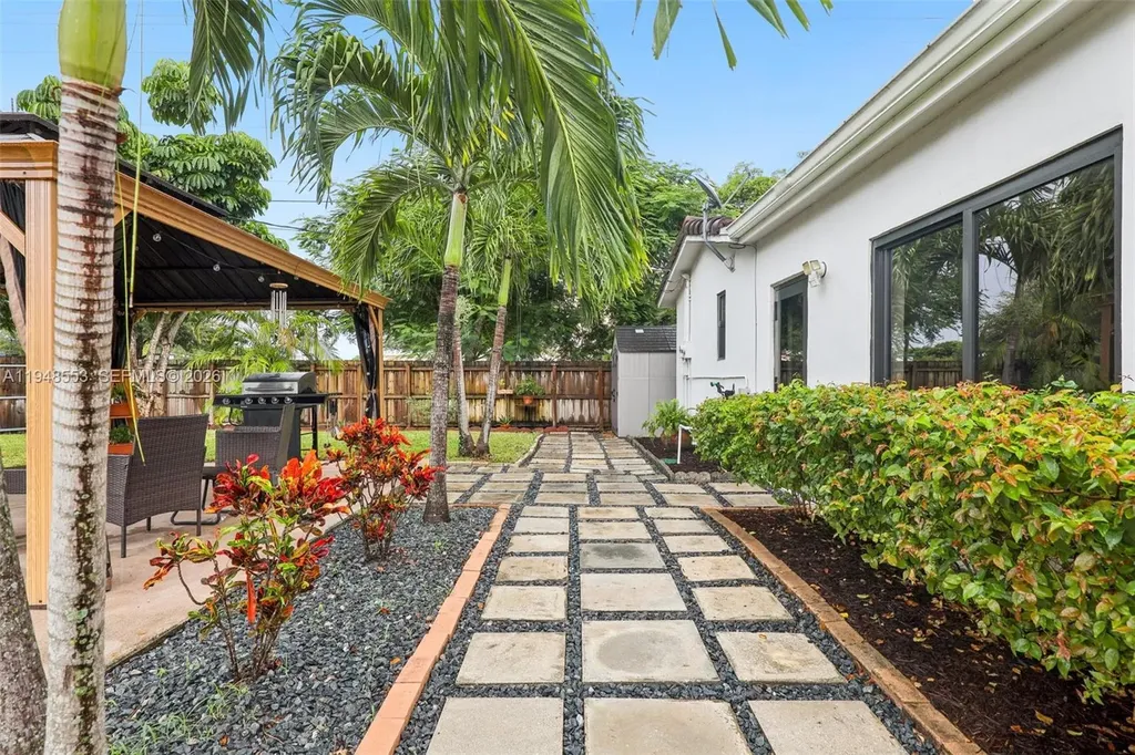 5301 Pierce Street Hollywood FL 33021