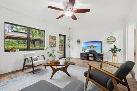 5301 Pierce Street Hollywood FL 33021