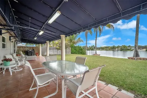 19211 NW 88th Court Hialeah FL 33018
