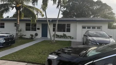 9890 Santos Drive Cutler Bay FL 33189