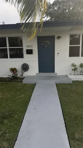 9890 Santos Drive Cutler Bay FL 33189