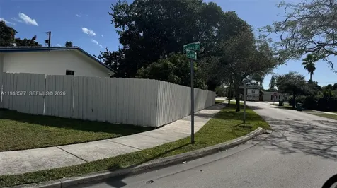 9890 Santos Drive Cutler Bay FL 33189