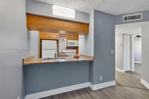908 Twin Lakes Drive Coral Springs FL 33071