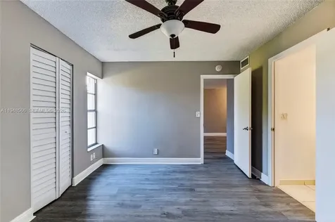 908 Twin Lakes Drive Coral Springs FL 33071